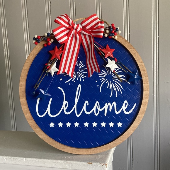 NWT- Round Wooden- Blue Wicker- WELCOME Patriotic Decoration Sign 🇺🇸🎇⭐️ - Picture 15 of 17